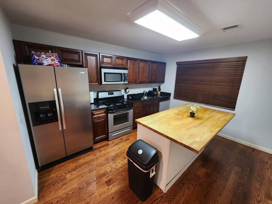 Luxury 2 Bed Apt, Mins To Nyc! Union City Zewnętrze zdjęcie